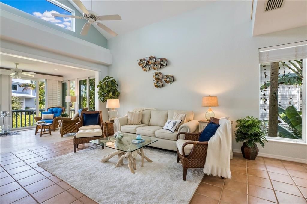 Recently Sold: $1,295,000 (3 beds, 3 baths, 2094 Square Feet)