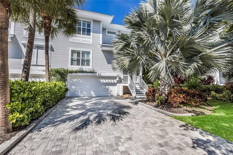 Recently Sold: $1,295,000 (3 beds, 3 baths, 2094 Square Feet)