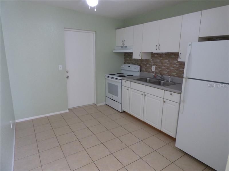 Recently Rented: $950 (2 beds, 1 baths, 742 Square Feet)