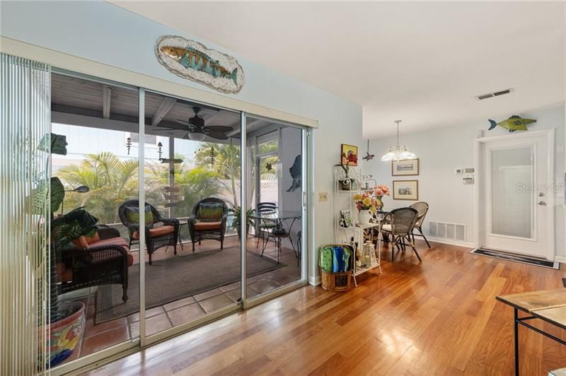 Recently Sold: $899,000 (2 beds, 2 baths, 1060 Square Feet)