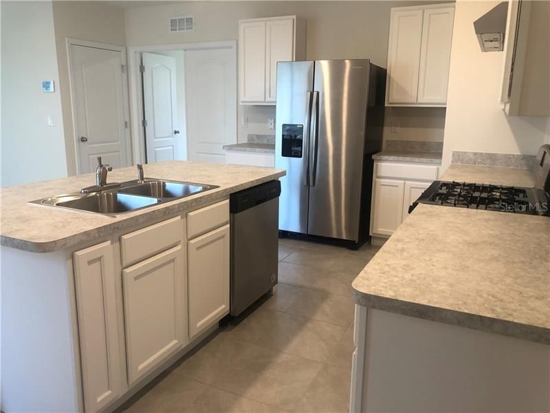 Recently Rented: $1,650 (3 beds, 2 baths, 1614 Square Feet)