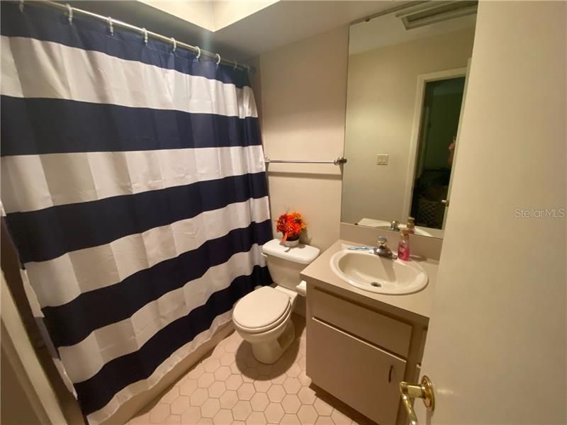 最近售出: $109,000 (2 贝兹, 2 浴室, 1038 平方英尺)