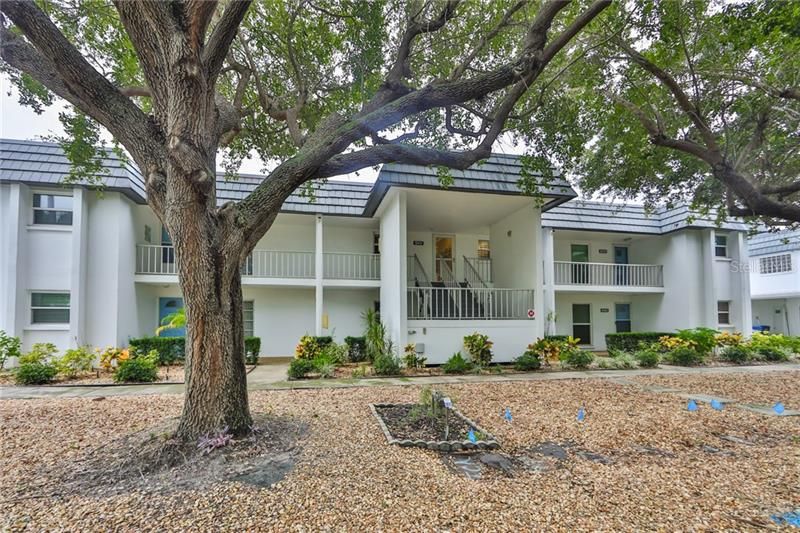 Recently Sold: $299,000 (2 beds, 2 baths, 1092 Square Feet)