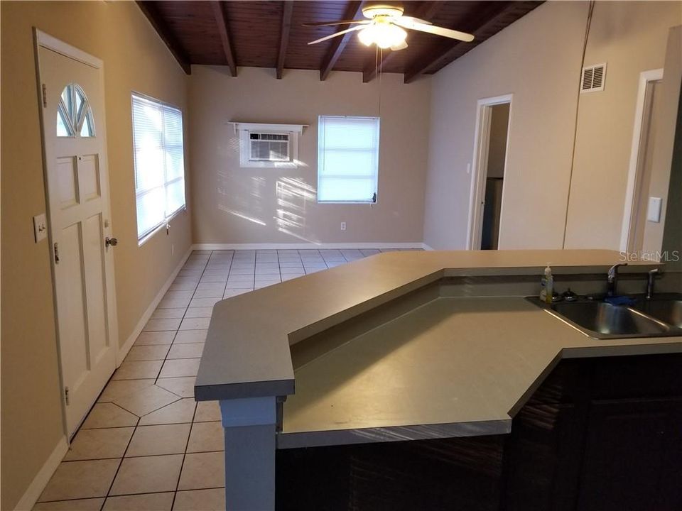 Recently Rented: $1,000 (2 beds, 1 baths, 774 Square Feet)