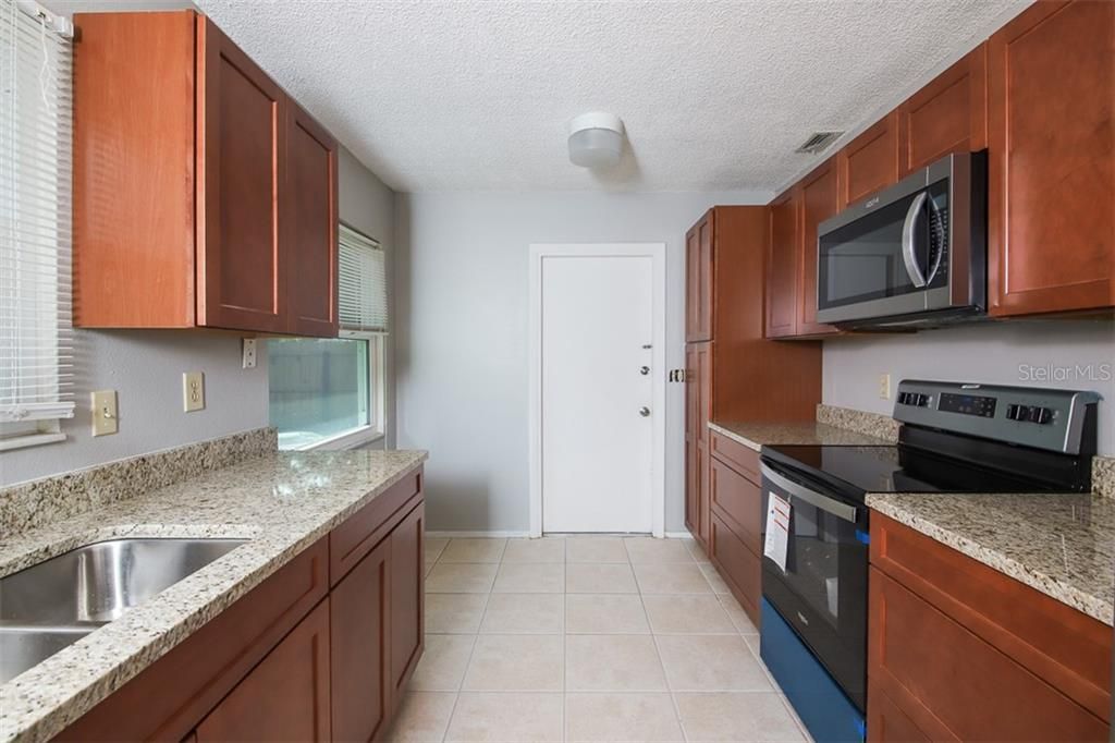 Recently Sold: $209,500 (3 beds, 2 baths, 1092 Square Feet)