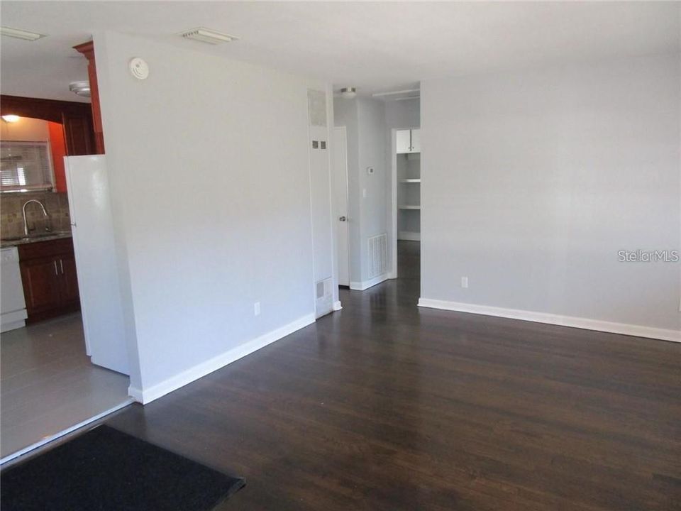 Recently Rented: $1,200 (2 beds, 1 baths, 1117 Square Feet)