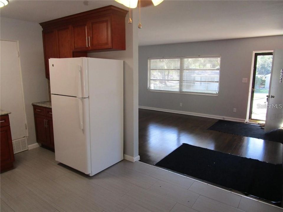 Recently Rented: $1,200 (2 beds, 1 baths, 1117 Square Feet)