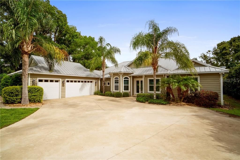 Recently Sold: $975,000 (3 beds, 2 baths, 2821 Square Feet)