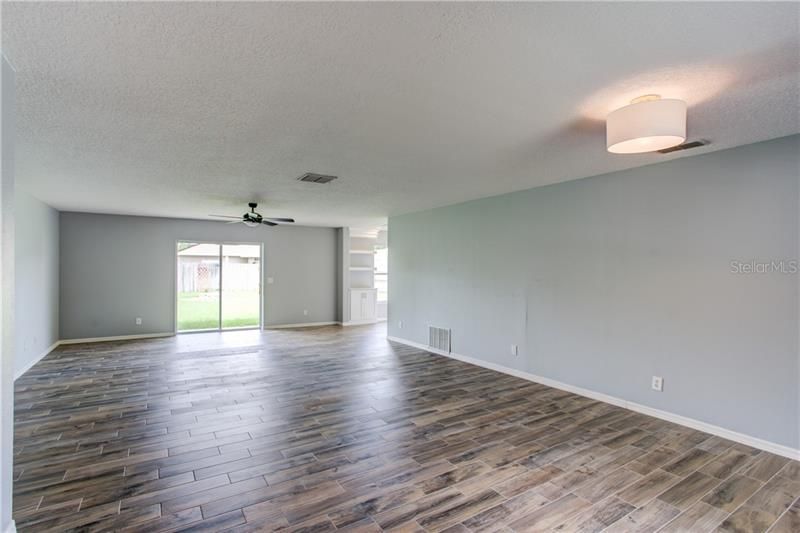 Recently Rented: $1,895 (3 beds, 2 baths, 1539 Square Feet)