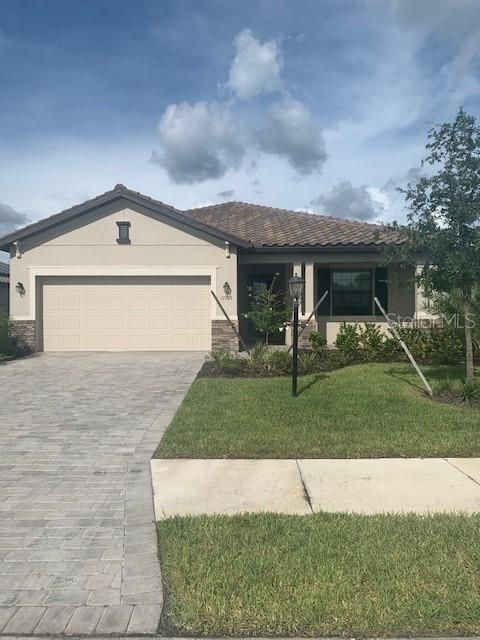 Recently Sold: $350,000 (3 beds, 3 baths, 1849 Square Feet)