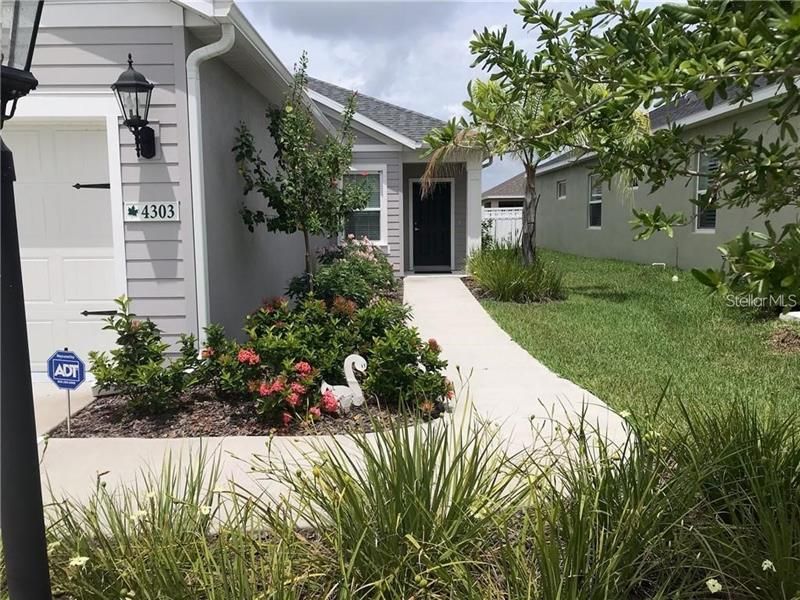 Recently Rented: $1,600 (2 beds, 2 baths, 1293 Square Feet)