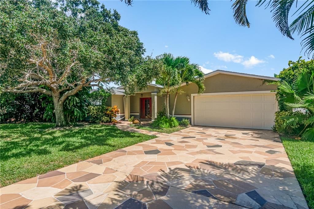 Recently Sold: $624,000 (4 beds, 2 baths, 1643 Square Feet)