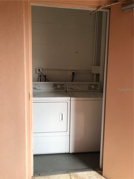 FREE washer & dryer for comforters & other bulky items near the elevator