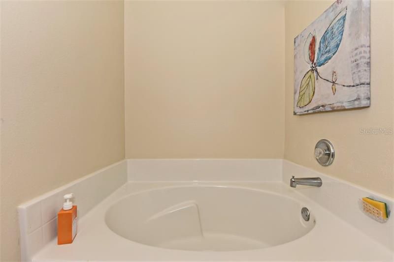 Недавно продано: $284,900 (4 спален, 2 ванн, 1955 Квадратных фут)