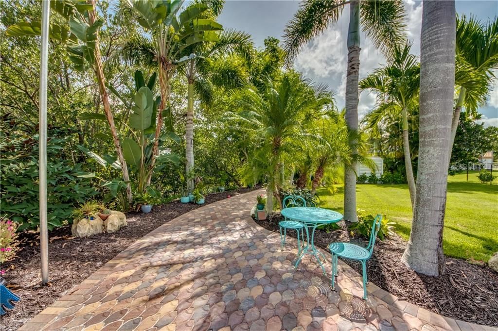 Recently Sold: $650,000 (3 beds, 3 baths, 2386 Square Feet)