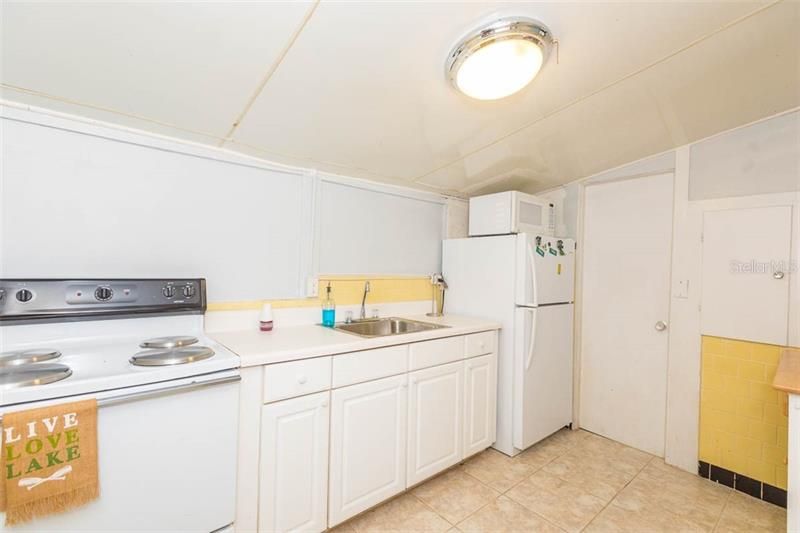 Recently Sold: $124,900 (2 beds, 2 baths, 1426 Square Feet)