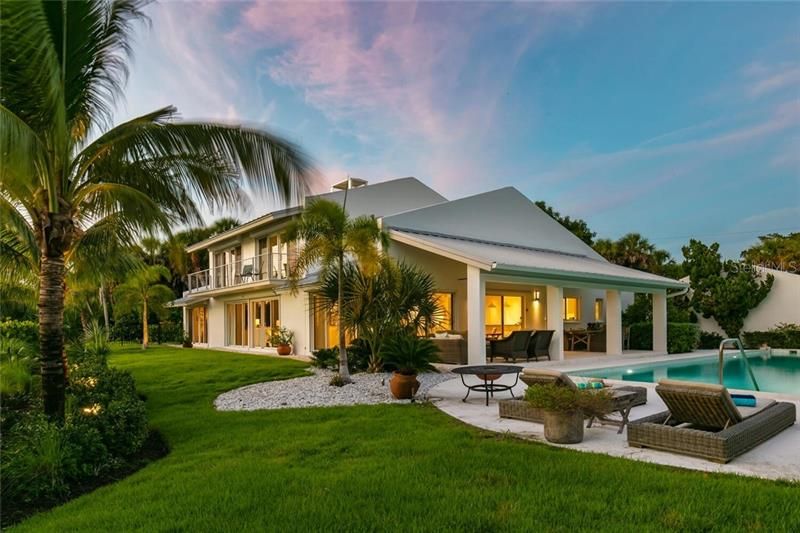 Recently Sold: $3,890,000 (3 beds, 4 baths, 3378 Square Feet)