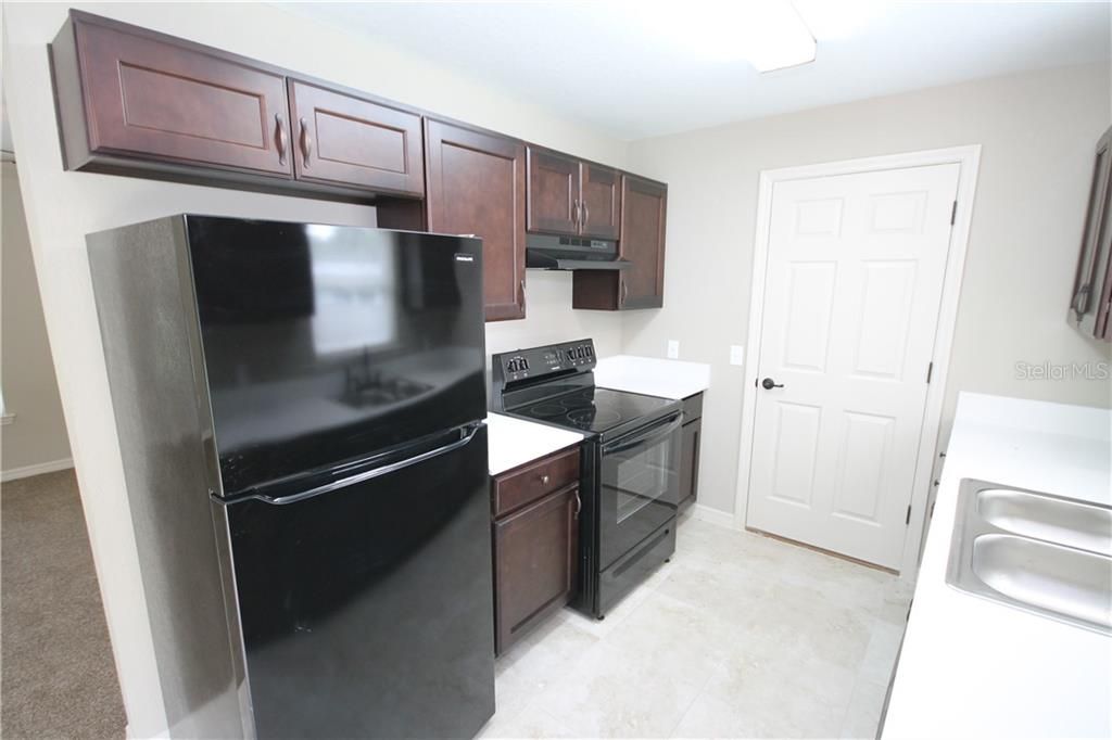 Recently Rented: $1,299 (3 beds, 2 baths, 1077 Square Feet)