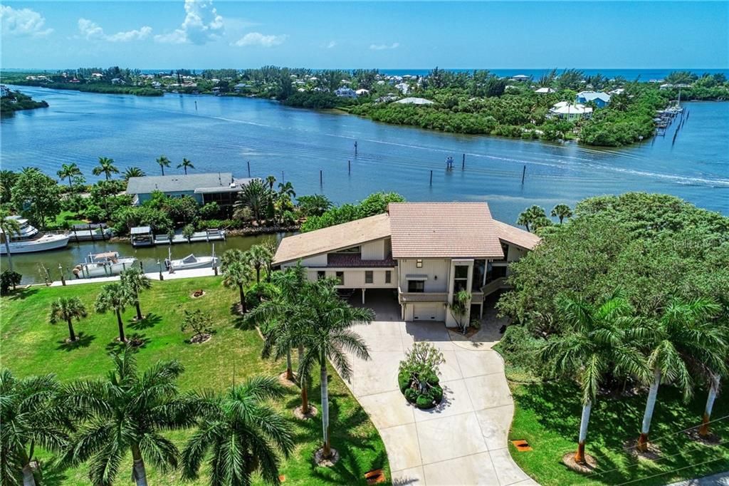 Recently Sold: $1,599,000 (3 beds, 3 baths, 4156 Square Feet)