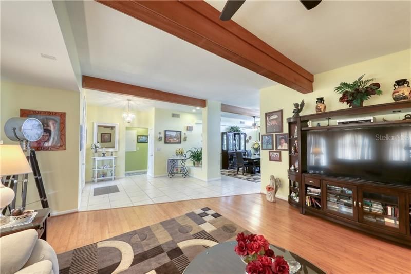 Recently Sold: $840,000 (2 beds, 2 baths, 2533 Square Feet)