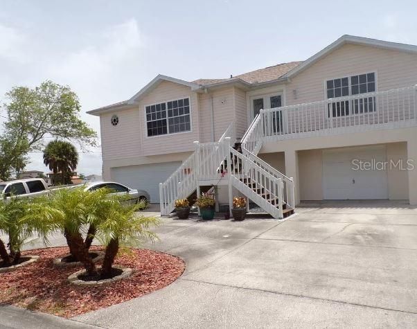 Recently Sold: $465,000 (3 beds, 3 baths, 2387 Square Feet)