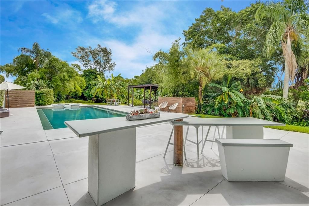 Recently Sold: $2,500,000 (5 beds, 4 baths, 5878 Square Feet)