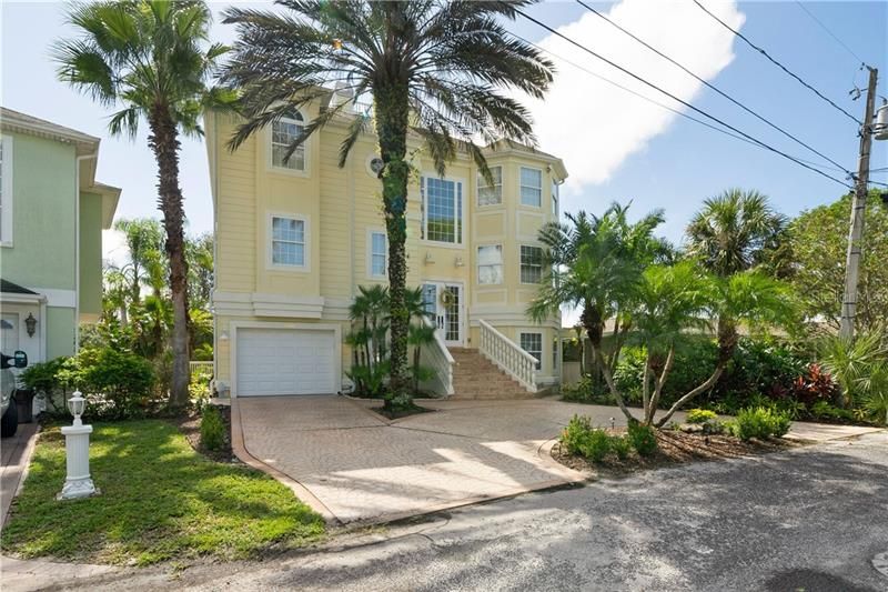 Recently Sold: $695,000 (4 beds, 4 baths, 2294 Square Feet)