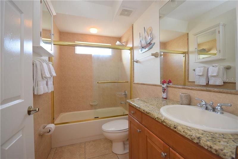 Недавно продано: $699,000 (2 спален, 2 ванн, 1279 Квадратных фут)