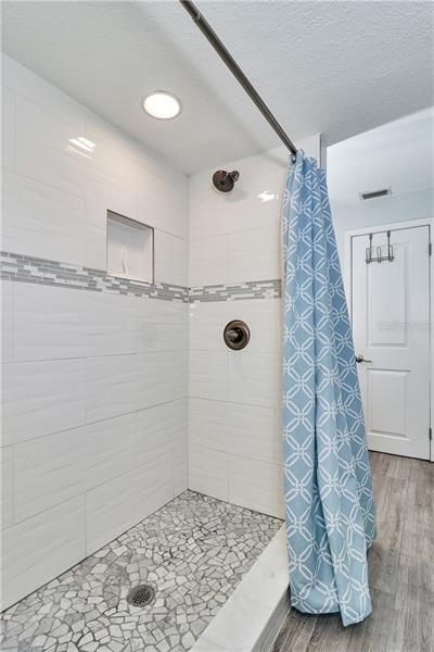 Recently Sold: $485,000 (2 beds, 1 baths, 956 Square Feet)