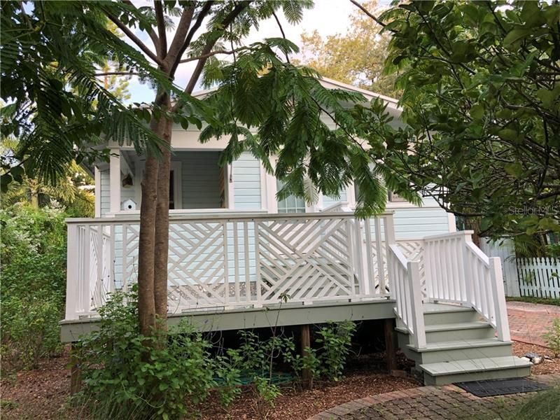 Recently Sold: $450,000 (2 beds, 1 baths, 876 Square Feet)