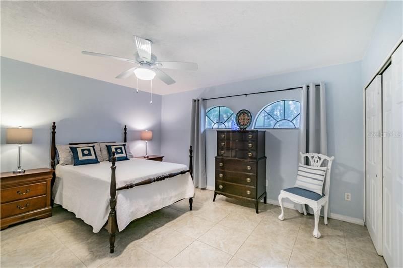 Recently Sold: $850,000 (3 beds, 2 baths, 2578 Square Feet)