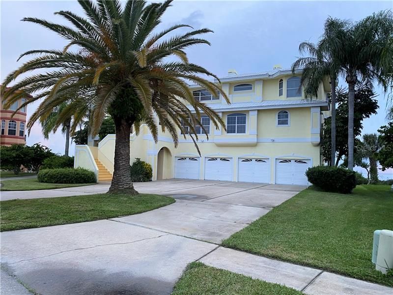 Recently Sold: $995,000 (6 beds, 4 baths, 3994 Square Feet)