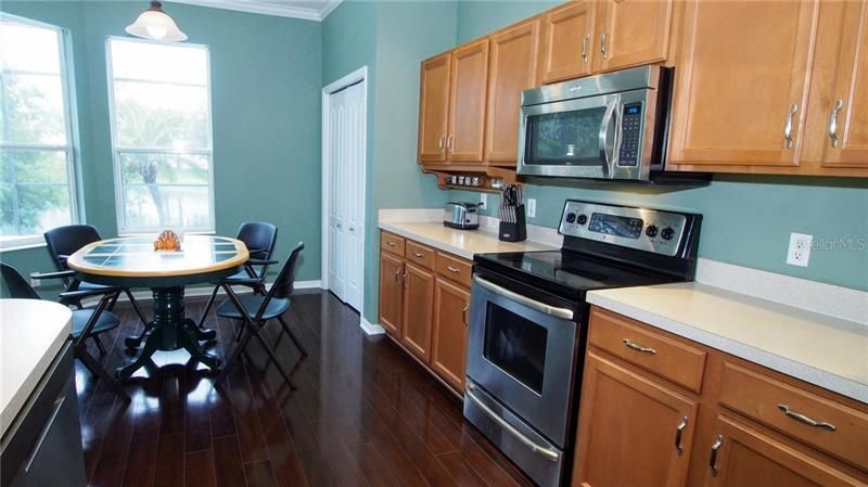 Recently Rented: $1,900 (3 beds, 2 baths, 1717 Square Feet)