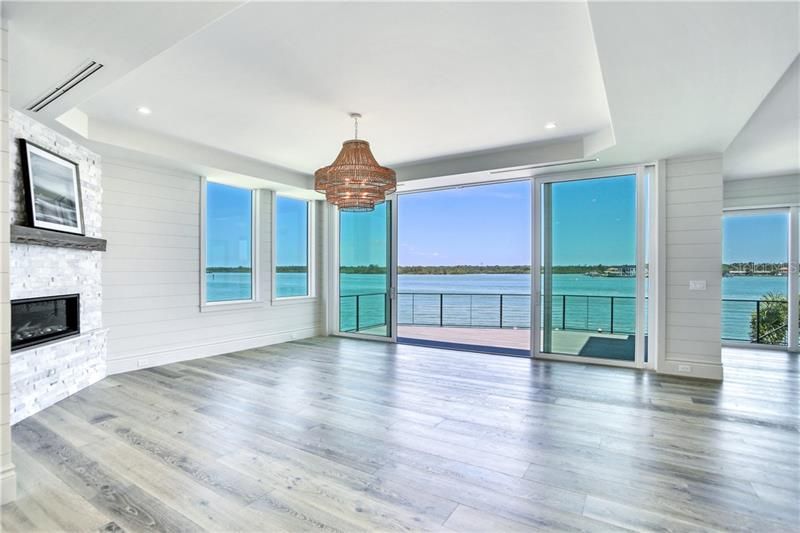 Recently Sold: $2,399,000 (4 beds, 5 baths, 3830 Square Feet)
