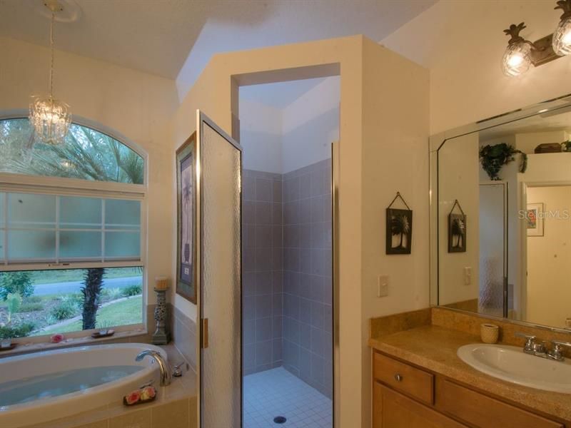 最近售出: $269,900 (3 贝兹, 2 浴室, 2099 平方英尺)