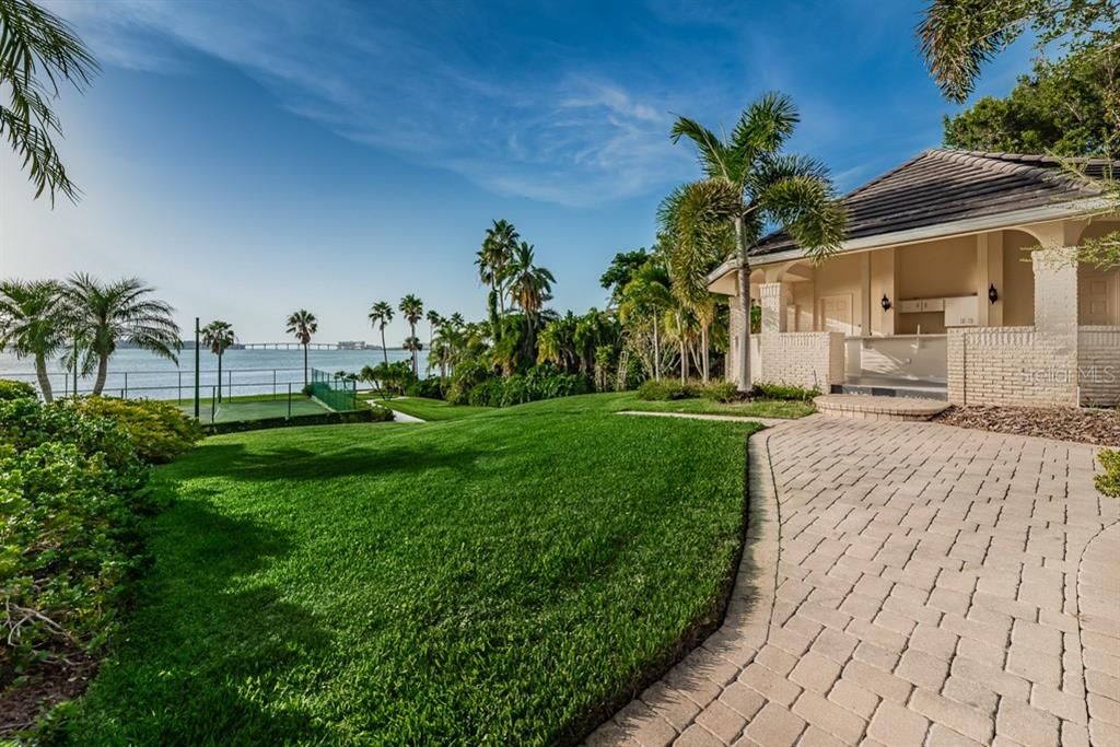 Recently Sold: $6,995,000 (6 beds, 7 baths, 11982 Square Feet)