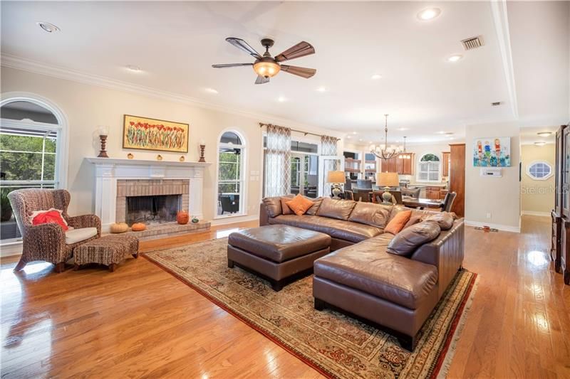 Recently Sold: $1,200,000 (4 beds, 4 baths, 3876 Square Feet)