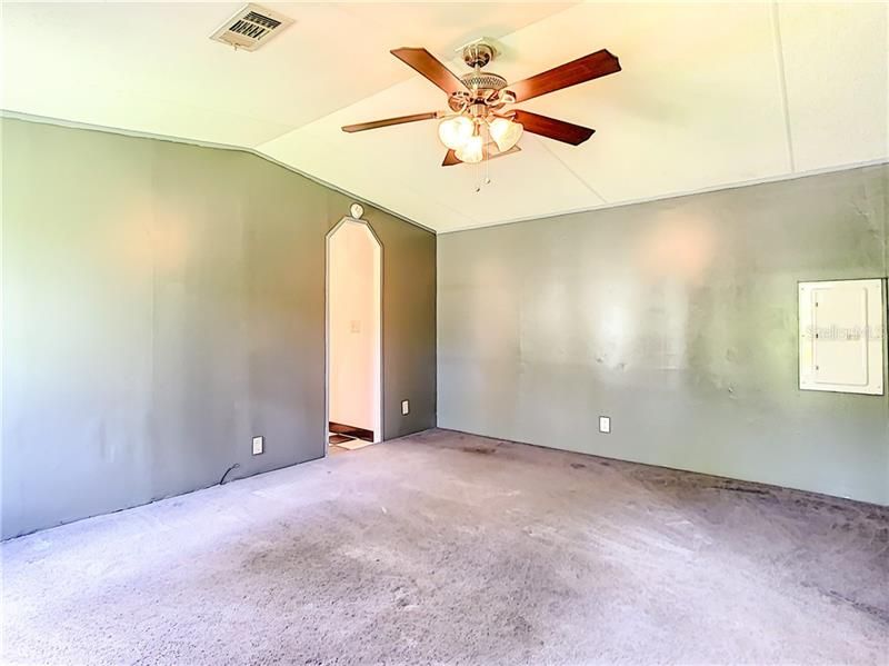 Recently Sold: $135,000 (3 beds, 2 baths, 1140 Square Feet)