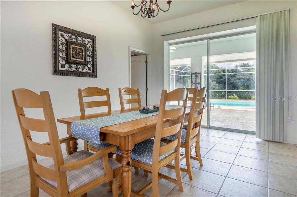 Vendido Recientemente: $639,000 (5 camas, 3 baños, 3417 Pies cuadrados)