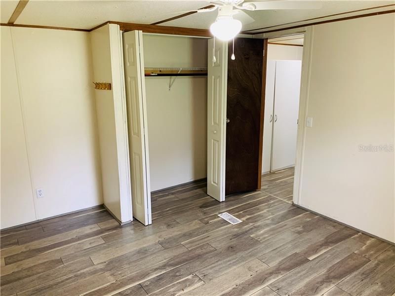 Recently Sold: $69,500 (2 beds, 1 baths, 1042 Square Feet)