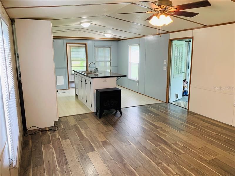 Recently Sold: $69,500 (2 beds, 1 baths, 1042 Square Feet)