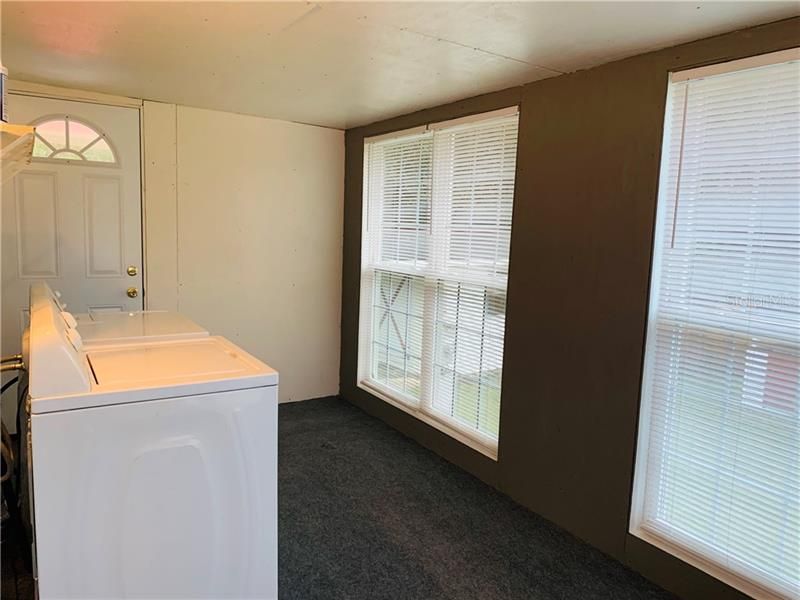 Recently Sold: $69,500 (2 beds, 1 baths, 1042 Square Feet)