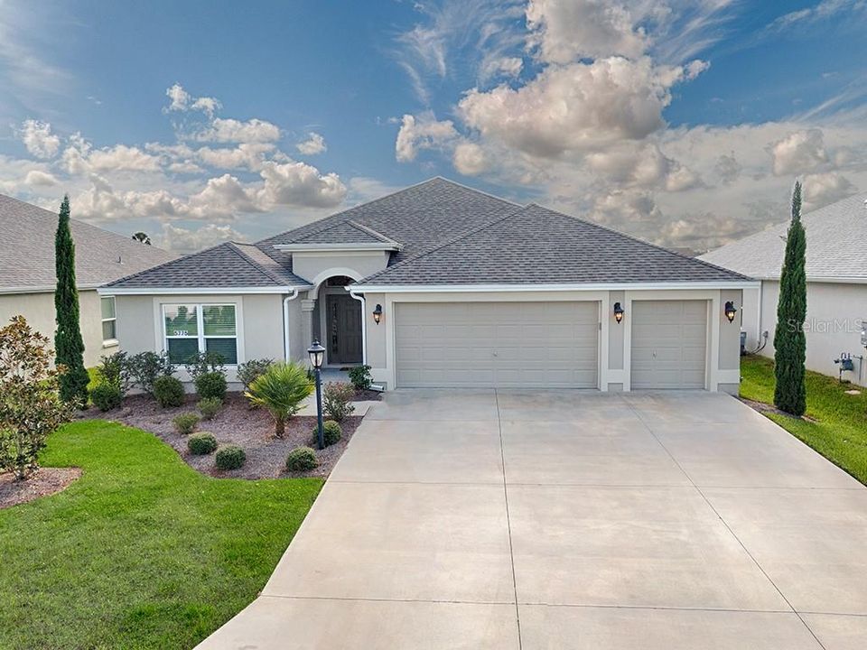 Lovely 3/3 Mossy Oak located in the beautiful area of Fenney, just steps away from the community pool & postal station, walking & bike paths.