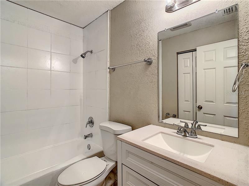 最近售出: $339,000 (4 贝兹, 3 浴室, 2400 平方英尺)