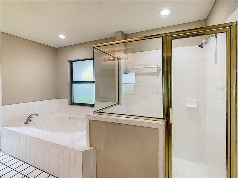 最近售出: $339,000 (4 贝兹, 3 浴室, 2400 平方英尺)