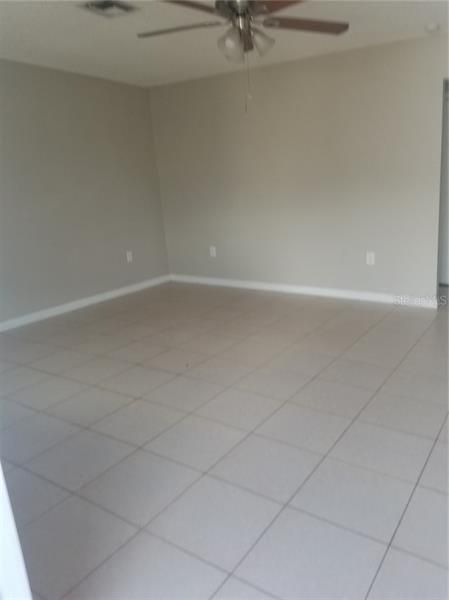 Recently Rented: $1,100 (2 beds, 2 baths, 900 Square Feet)