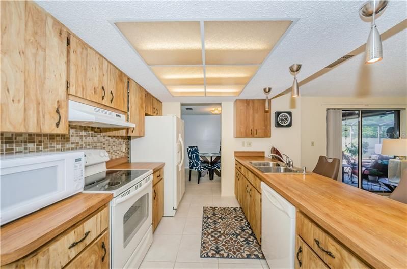 Recently Sold: $350,000 (3 beds, 2 baths, 1519 Square Feet)