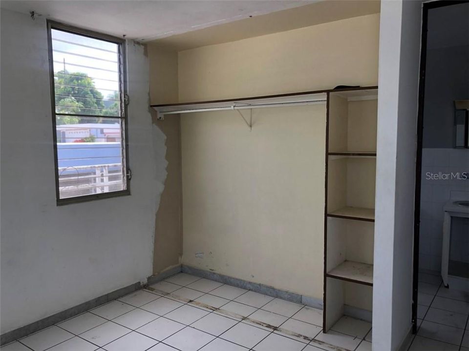 Vendido Recientemente: $140,000 (4 camas, 2 baños, 2400 Pies cuadrados)