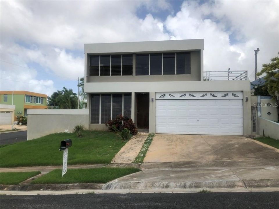 Vendido Recientemente: $140,000 (4 camas, 2 baños, 2400 Pies cuadrados)