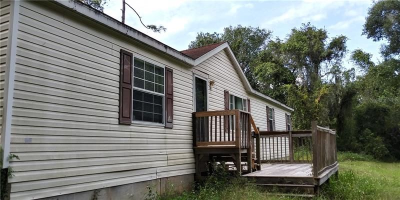 Recently Rented: $900 (3 beds, 2 baths, 1560 Square Feet)
